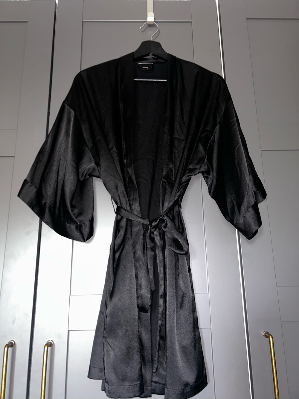 La Vie En Rose Black Satin Kimono-Style Robe